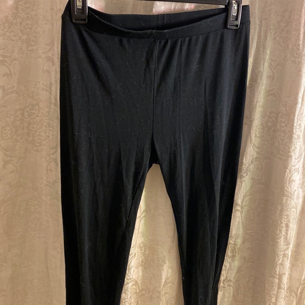 Plain black leggings